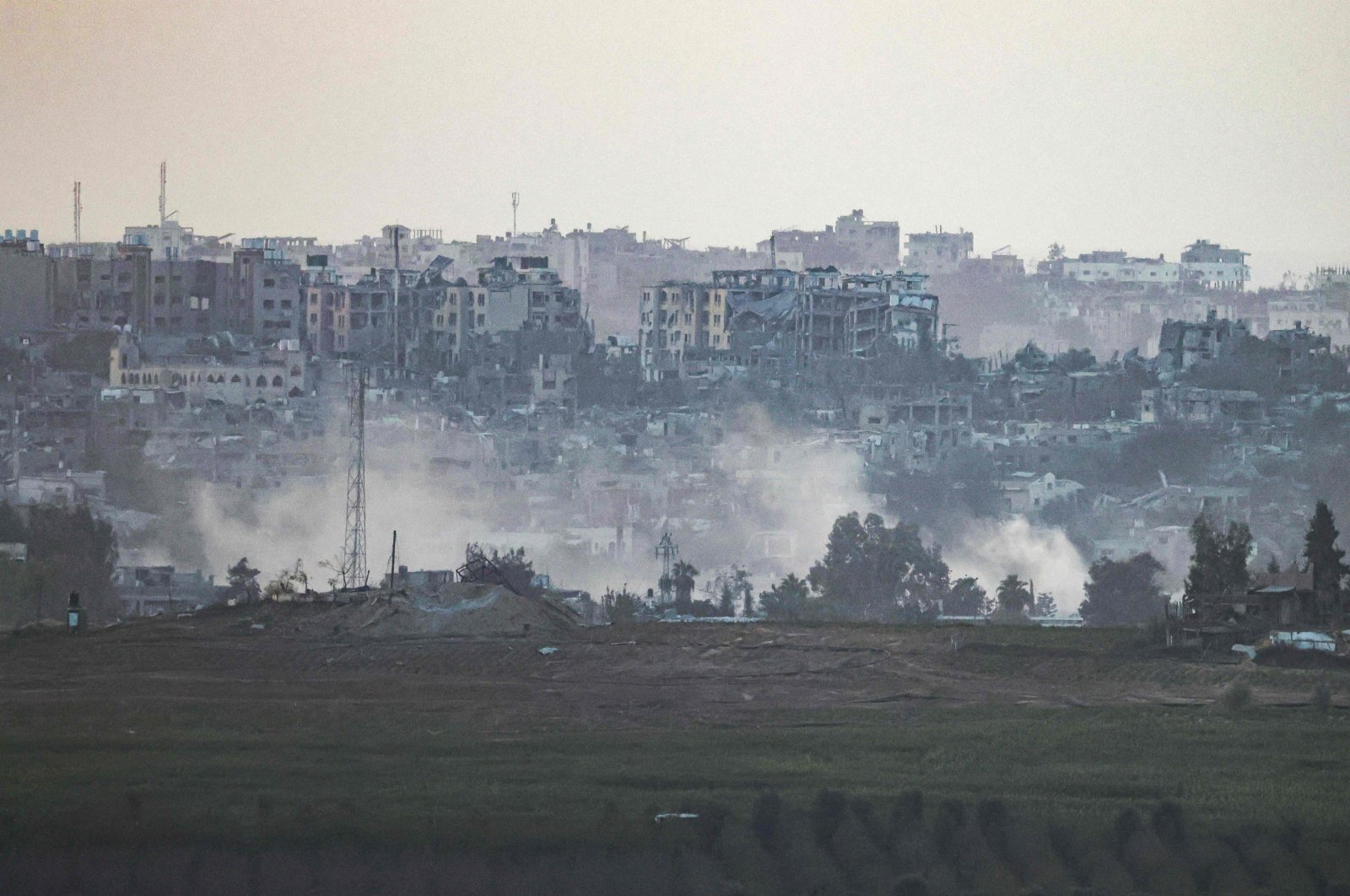Smoke billowing from Gaza amid ongoing Israeli offense in the besieged territory, Nov. 9, 2023. (AFP Photo)