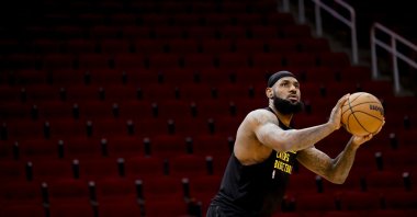 LeBron James warms up prior to facing the Houston Rockets at Toyota Center, Texas, U.S., Nov. 8, 2023. (Getty Images Photo)
