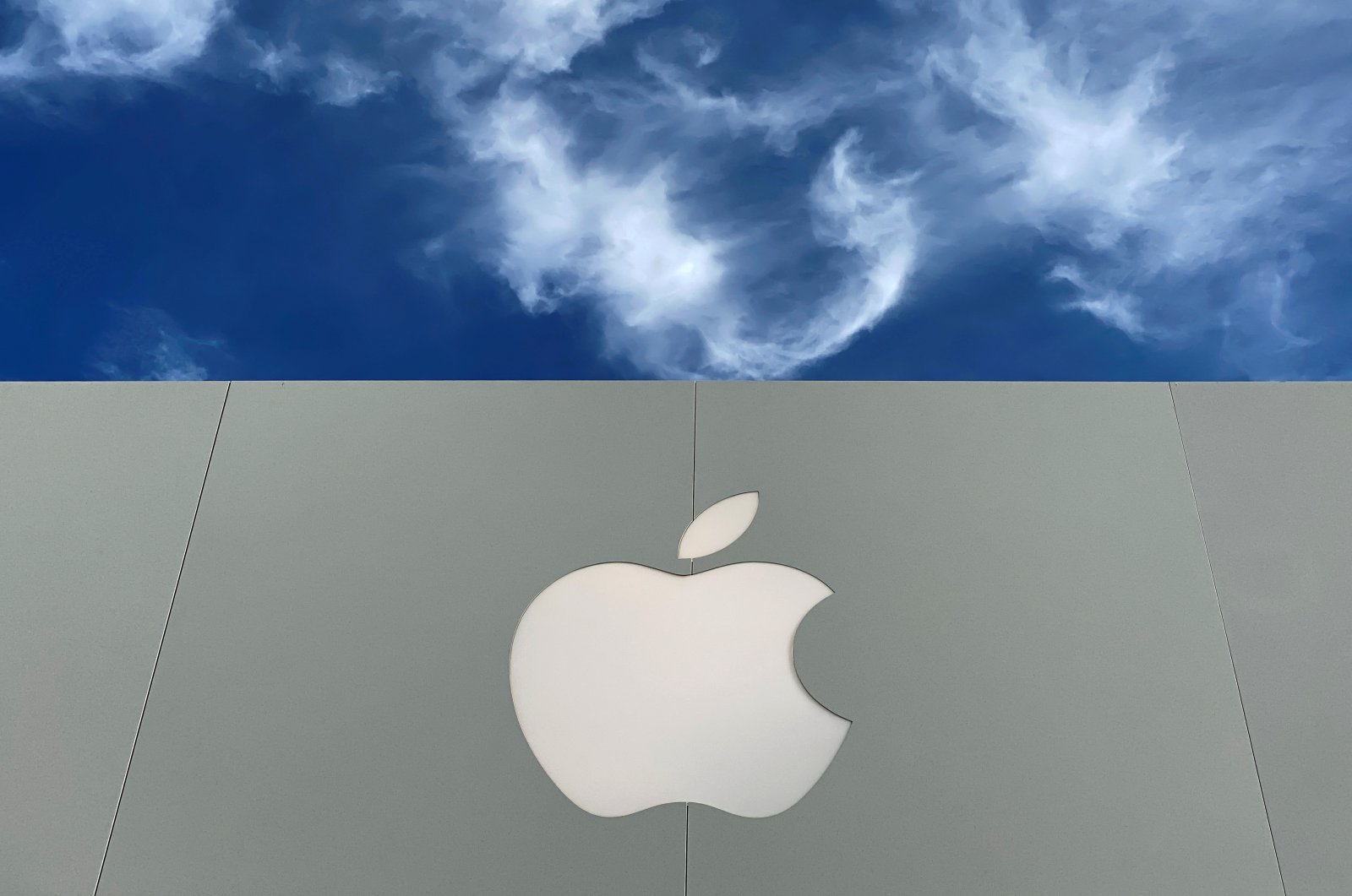 The Apple logo is shown atop an Apple store at a shopping mall in La Jolla, California, U.S., Dec. 17, 2019. (Reuters Photo)
