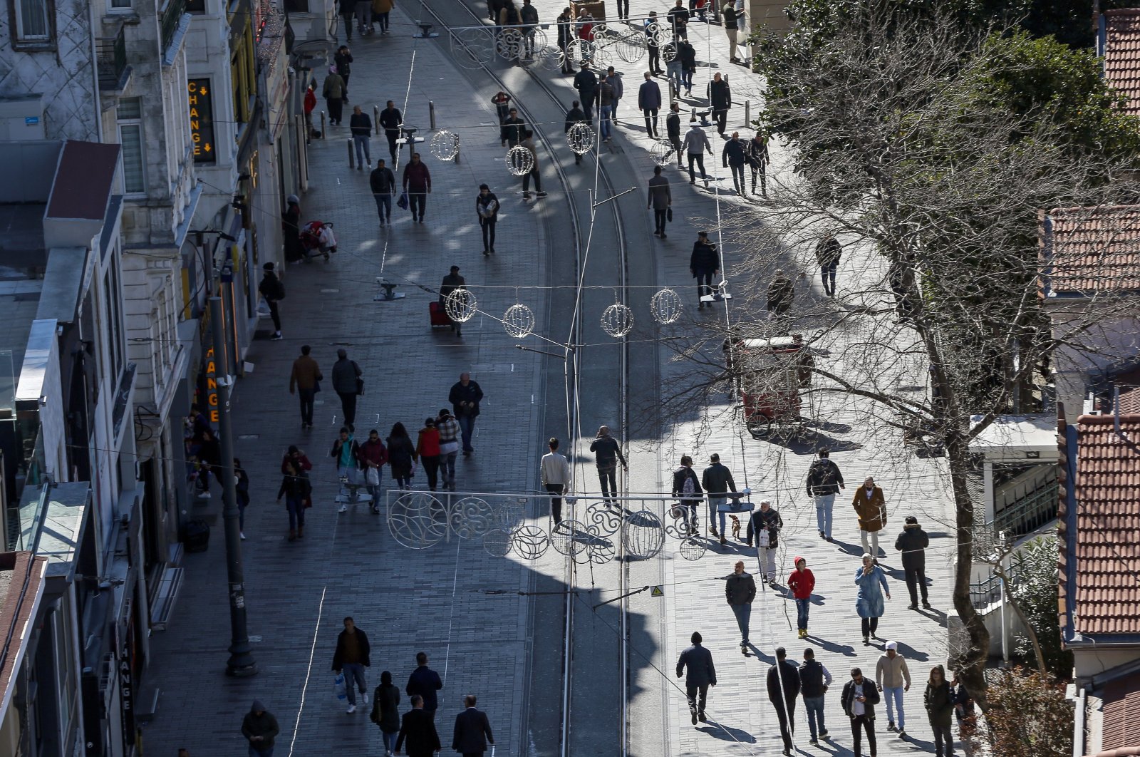 People walk along Istiklal Avenue, Istanbul, Türkiye, March 17, 2020. (AA Photo)