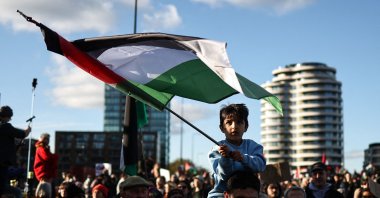 A child waves a Palestinian flag during the &#039;National March For Palestine&#039; in central London, U.K., Nov. 11, 2023. (AFP Photo)