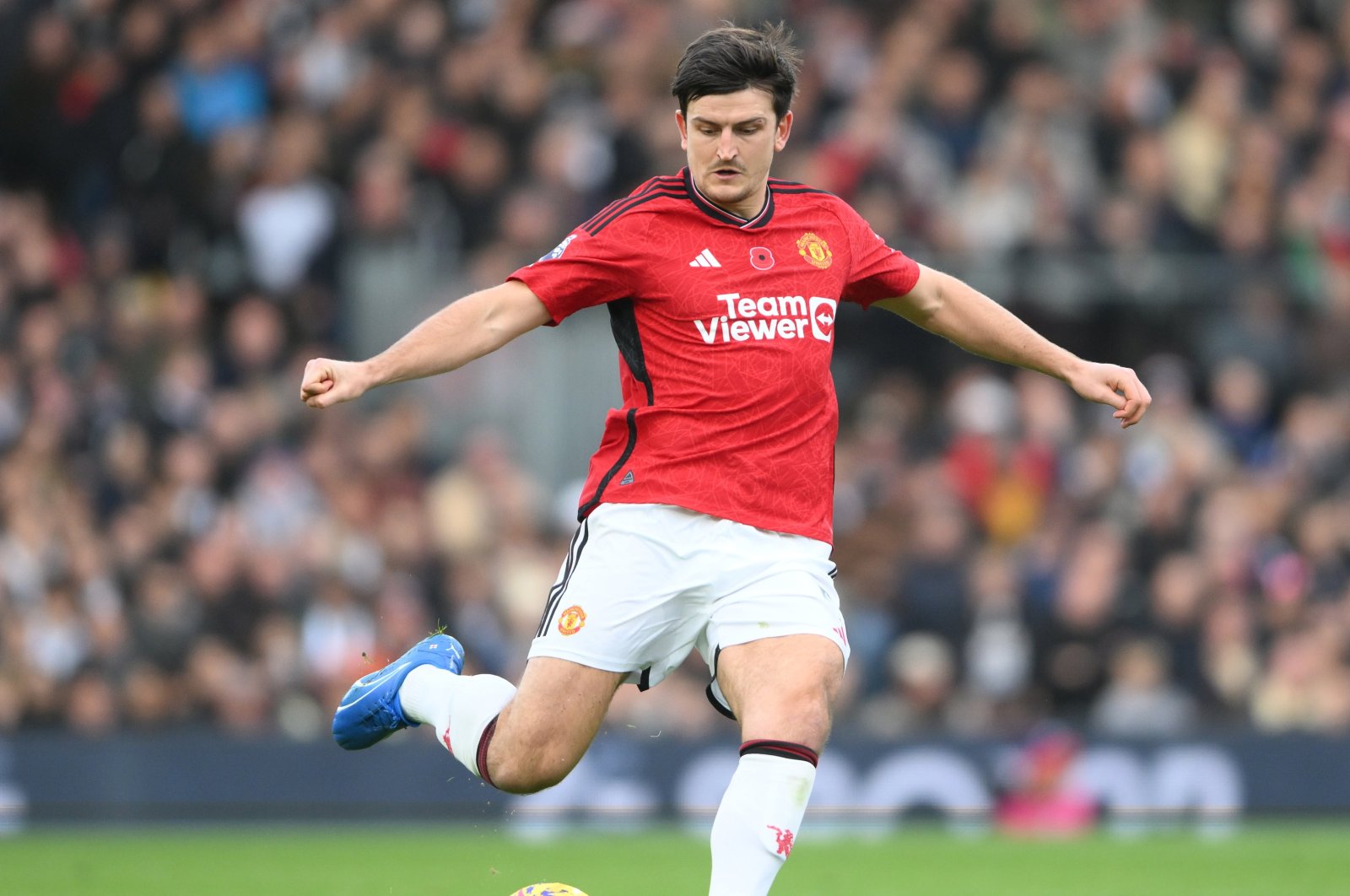 Manchester United&#039;s Harry Maguire during the English Premier League match between Fulham FC and Manchester United, London, U.K., Nov. 4, 2023. (EPA Photo)