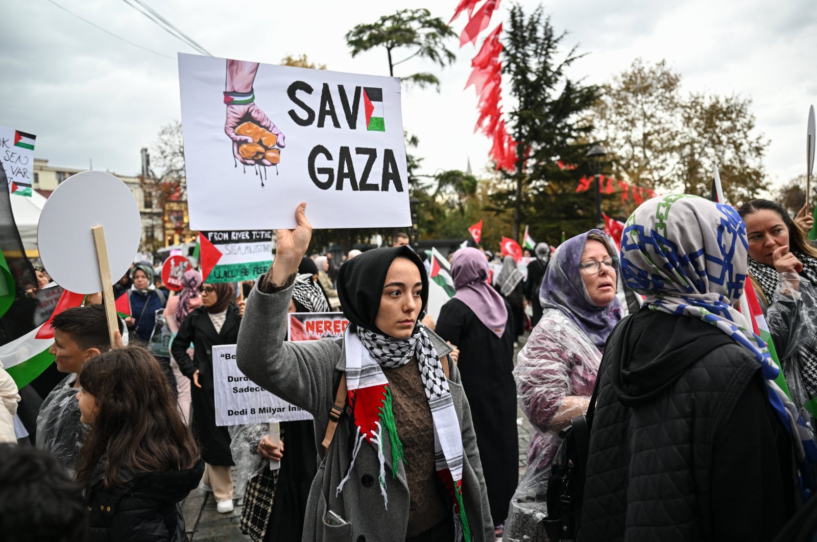 Women hold up placards as they condemn Israel at a pro-Palestine rally in Istanbul, Türkiye, Nov. 11, 2023. (AA Photo)