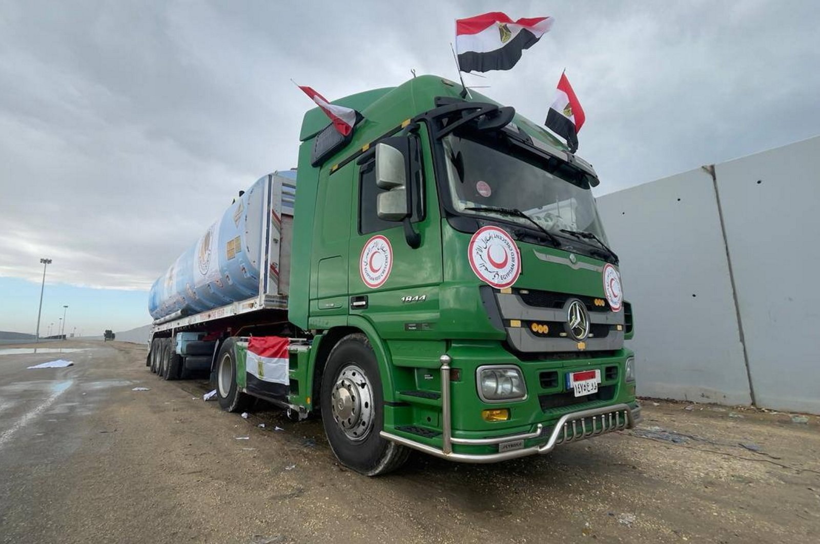 An Egyptian truck to deliver fuel to the Gaza Strip waits at Rafah border crossing, Rafah, Egypt, Nov. 15, 2023. (EPA Photo)