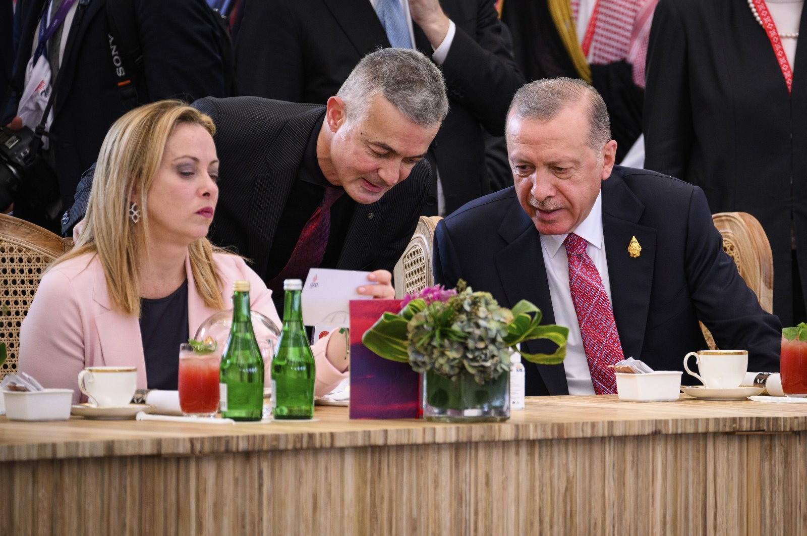 Italian Prime Minister Giorgia Meloni (L) and President Recep Tayyip Erdoğan chat ahead of a working lunch at the G-20 summit, Nusa Dua, Bali, Indonesia, Nov. 15, 2022. (AP Photo)