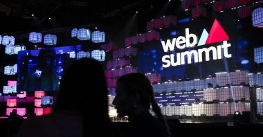Web Summit attendees arrive at the main stage in Lisbon, Portugal, Nov. 14, 2023. (AFP Photo)