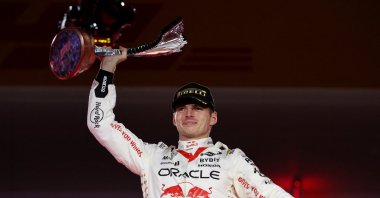 First-placed Red Bull&#039;s Max Verstappen celebrates with the trophy on the Las Vegas Grand Prix podium at the Las Vegas Strip Circuit, Las Vegas, Nevada, U.S., Nov. 18, 2023. (Reuters Photo)