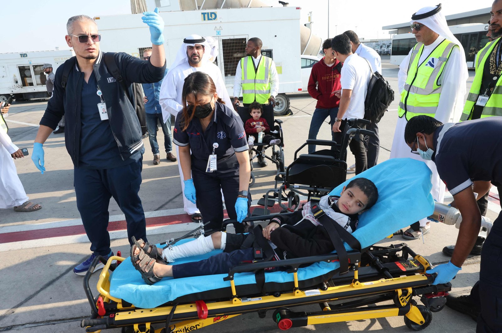 Volunteers transport Palestinian children wounded in the ongoing Israeli attacks on Gaza off a plane upon their arrival in Abu Dhabi, UAE, Nov. 18, 2023. (AFP Photo)