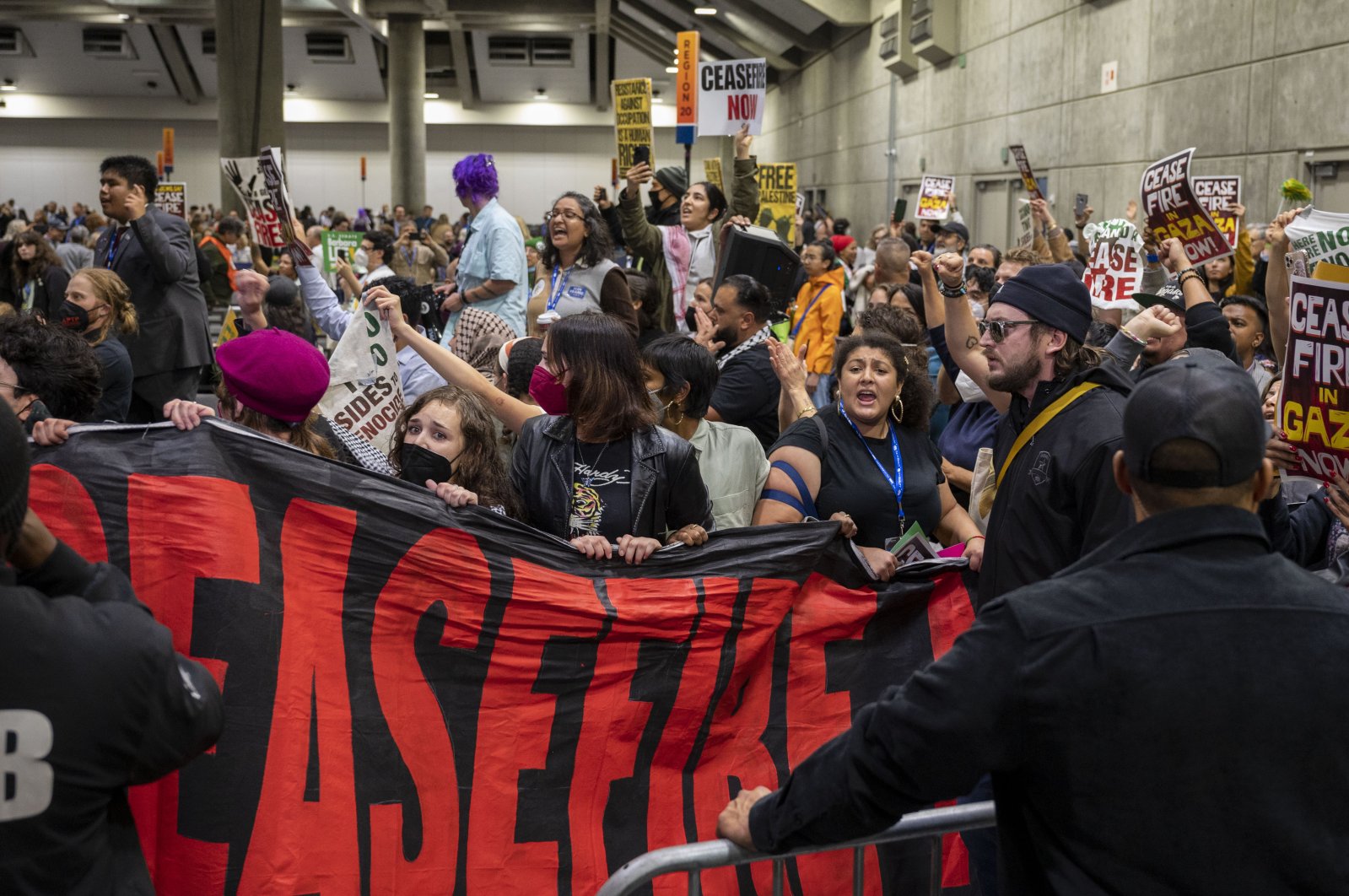 Pro-Palestine demonstrators enter the convention hall during the afternoon session of the 2023 California Democratic Party November State Endorsing Convention, California, U.S., Nov. 18, 2023. (AP Photo)