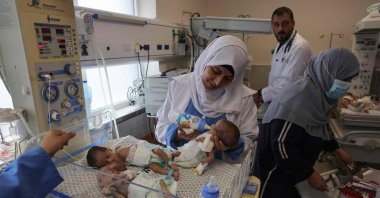 Palestinian medics care for premature babies evacuated from Al-Shifa Hospital to the Emirates Hospital in Rafah in the southern Gaza Strip, Palestine, Nov. 19, 2023. (AFP Photo)