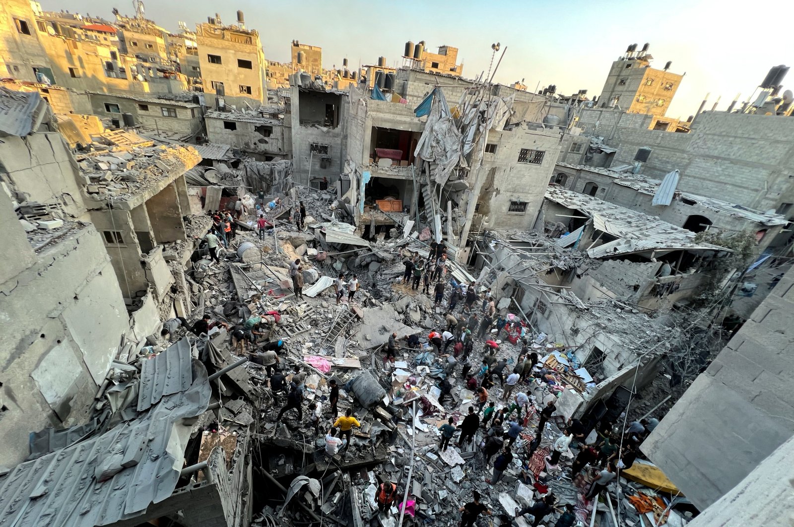 Palestinians search for casualties at the site of Israeli strikes on houses in Jabalia refugee camp, amid the ongoing conflict between Israel and Palestine, the Gaza Strip, Palestine, Nov. 18, 2023. (Reuters Photo)