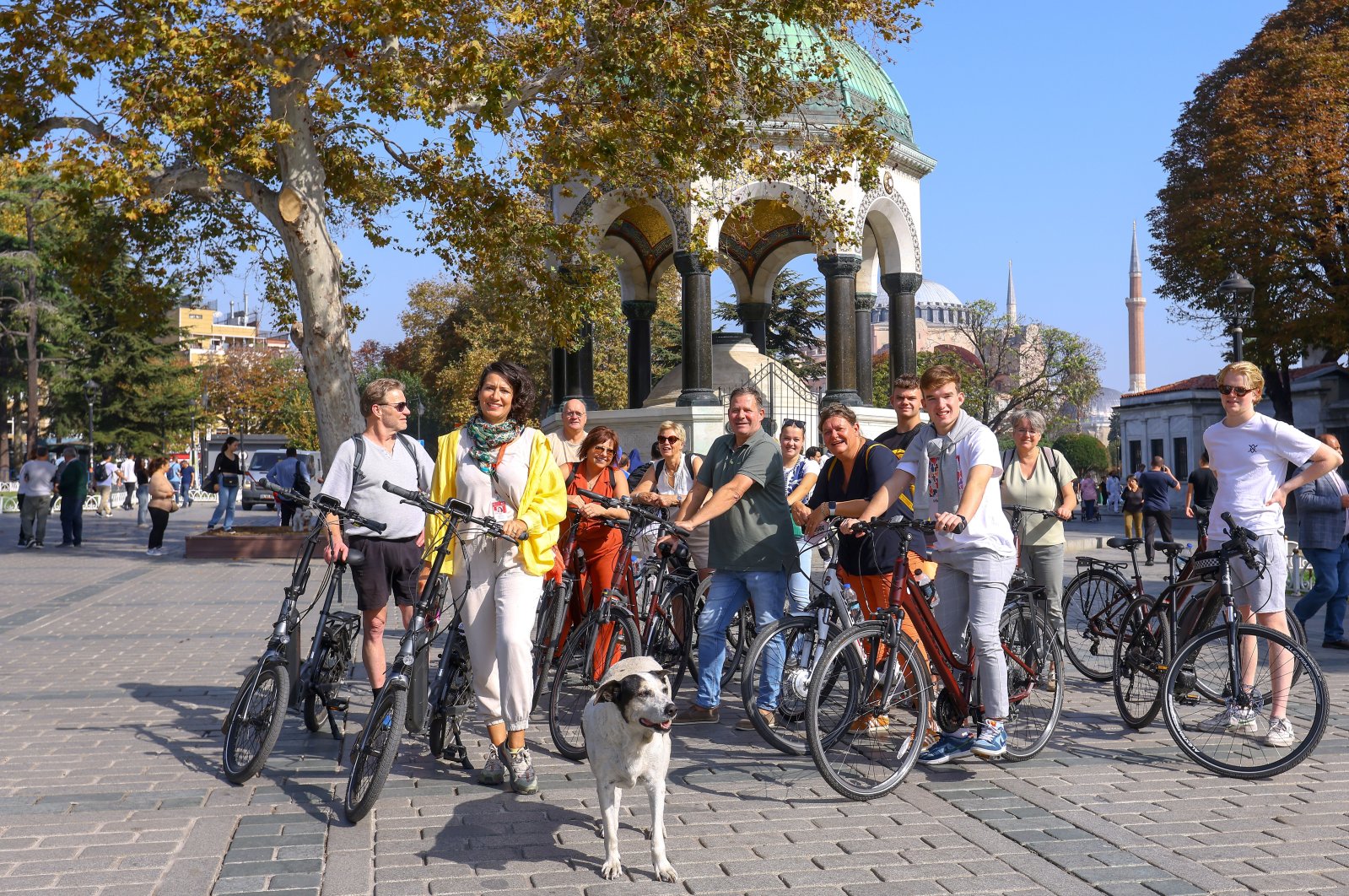 Tourist guide Semra Özbek Akgöl has guided nearly 10,000 Dutch tourists on bicycle tours through the city’s historic sites, Istanbul, Türkiye. (Photo courtesy of Şerif Yılmaz)