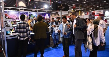Participants are seen examining the stands at the 8th World Halal Summit and 9th Organisation of Islamic Cooperation (OIC) Halal Expo, Istanbul, Türkiye, Nov. 24, 2022. (Courtesy of World Halal Summit)