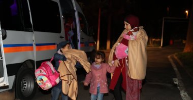 A family evacuated from Gaza walks toward a guest house near the airport where they will be temporarily accommodated, in Istanbul, Türkiye, Nov. 20, 2023. (AA Photo)