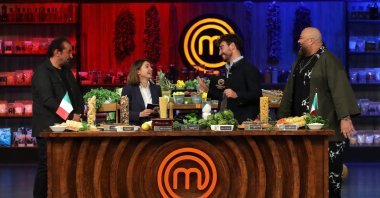 Italian Consul General Elena Clemente (2nd L) attends Türkiye's Masterchef program with prominent chefs such as Mehmet Yalçınkaya (L), Danilo Zanna (2nd R) and Somer Sivrioğlu. Istanbul, Türkiye. (Photo courtesy of Italian Embassy in Türkiye)