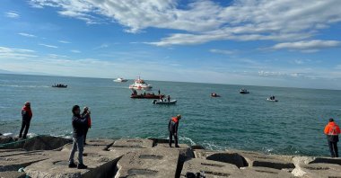 Search and rescue operations for the missing crew of a sunken ship resume off Zonguldak, northern Türkiye, Nov. 22, 2023. (AA Photo)