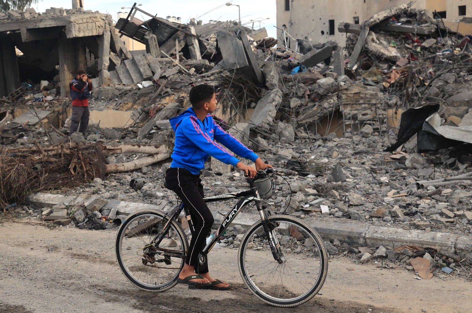 A Palestinian boy on a bicycle looks at rubble of a building following Israeli strikes in Rafah in the southern Gaza Strip, Palestine, Nov. 22, 2023. (AFP Photo)