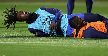 France's midfielder Eduardo Camavinga (L) reacts after a tackle by France's forward Ousmane Dembele during a training session, Clairefontaine-en-Yvelines, France, Nov. 15, 2023. (AFP Photo)