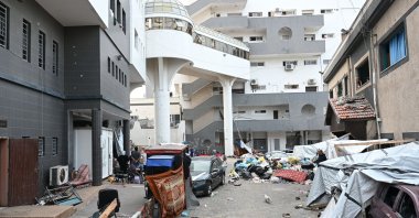 Palestinians gather outside the Al-Shifa hospital complex in Gaza City, Palestine, Nov. 22, 2023. (AFP Photo)