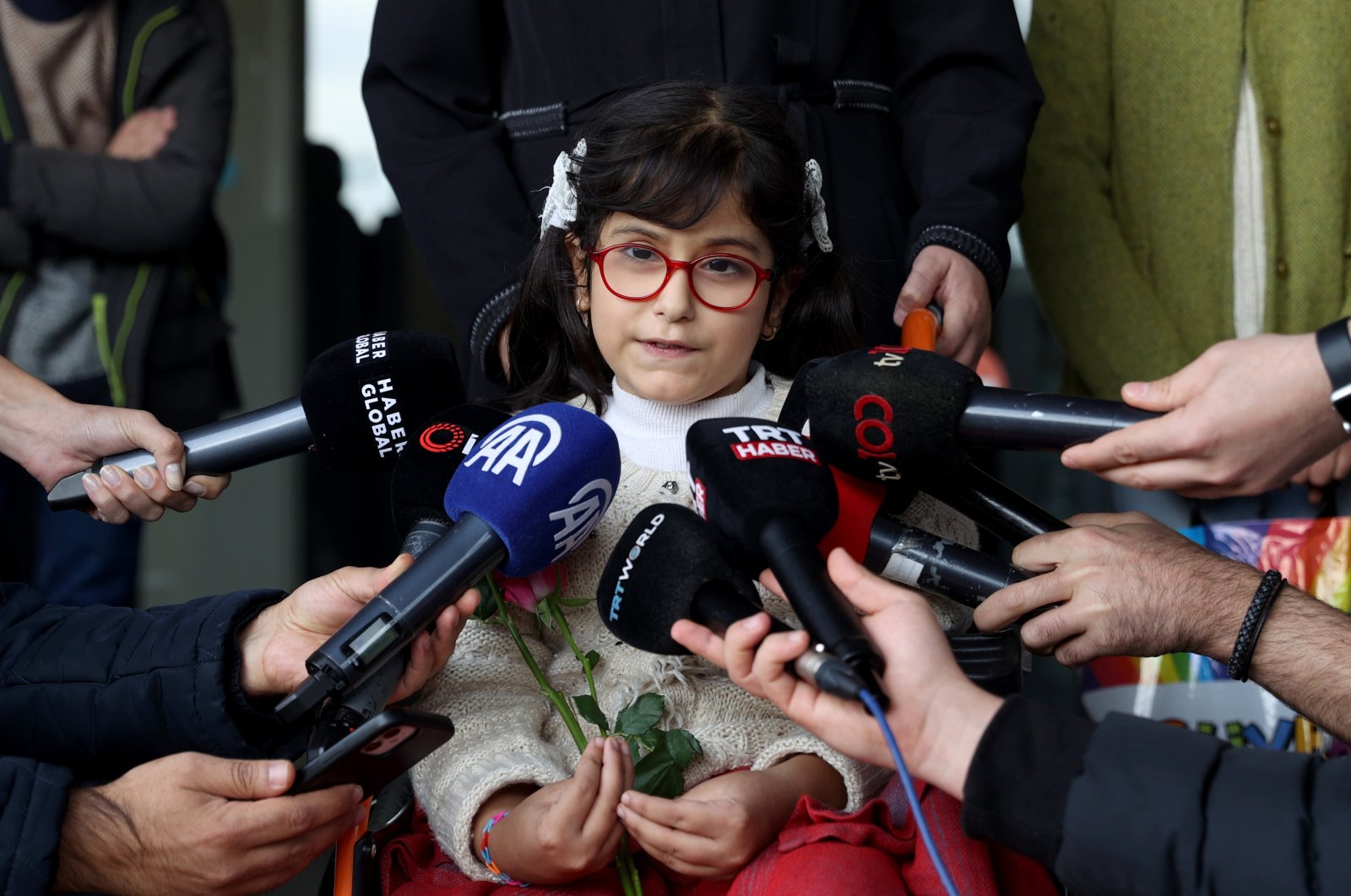 Ten-year-old Minna Sahmud talks to reporters after being evacuated from Gaza to Istanbul, Türkiye, Nov. 22, 2023. (AA Photo)