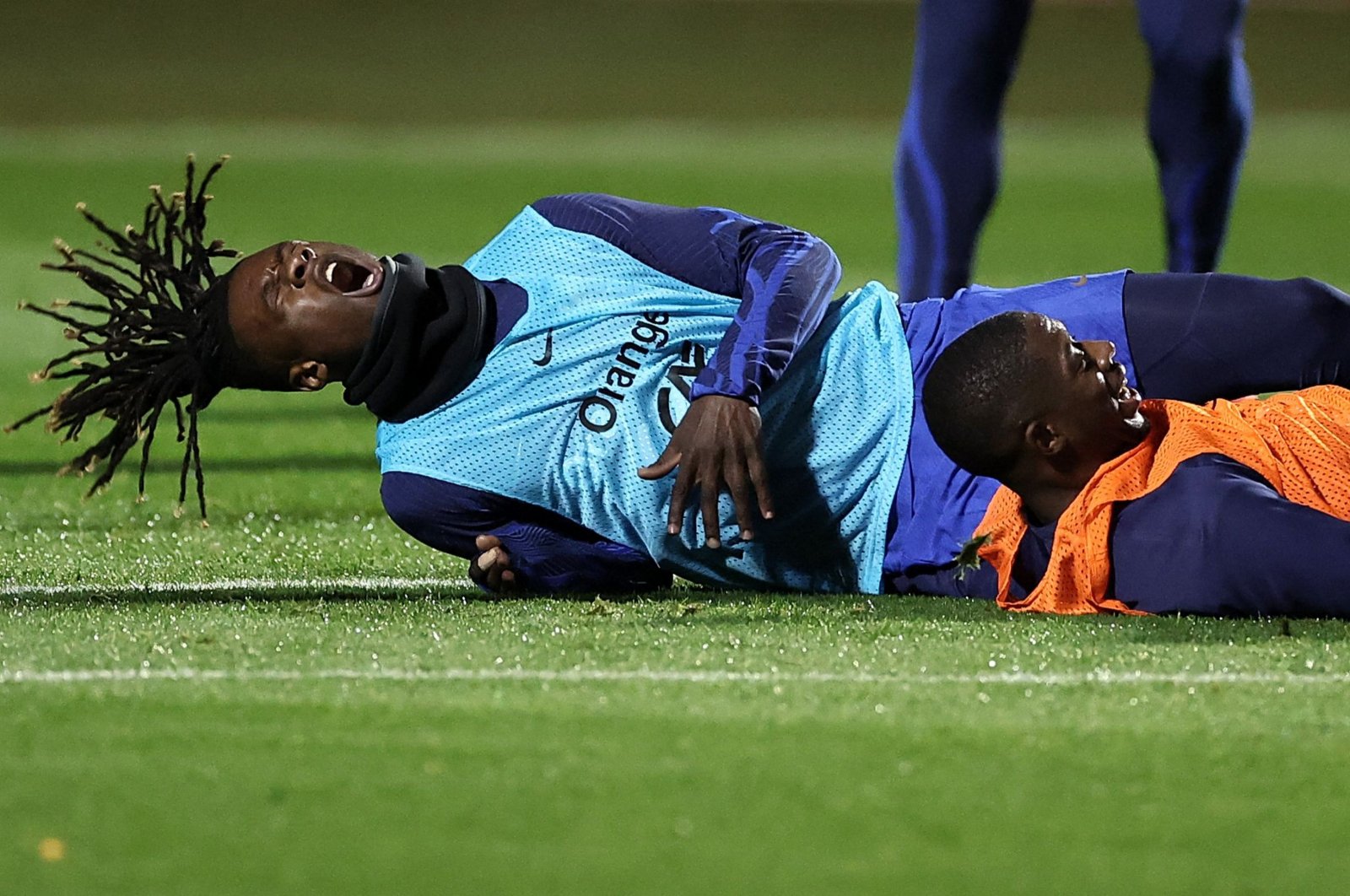 France&#039;s midfielder Eduardo Camavinga (L) reacts after a tackle by France&#039;s forward Ousmane Dembele during a training session, Clairefontaine-en-Yvelines, France, Nov. 15, 2023. (AFP Photo)