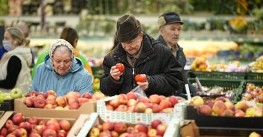 People buy fruit at a supermarket, Moscow, Russia, Nov. 3, 2023. (AP Photo)