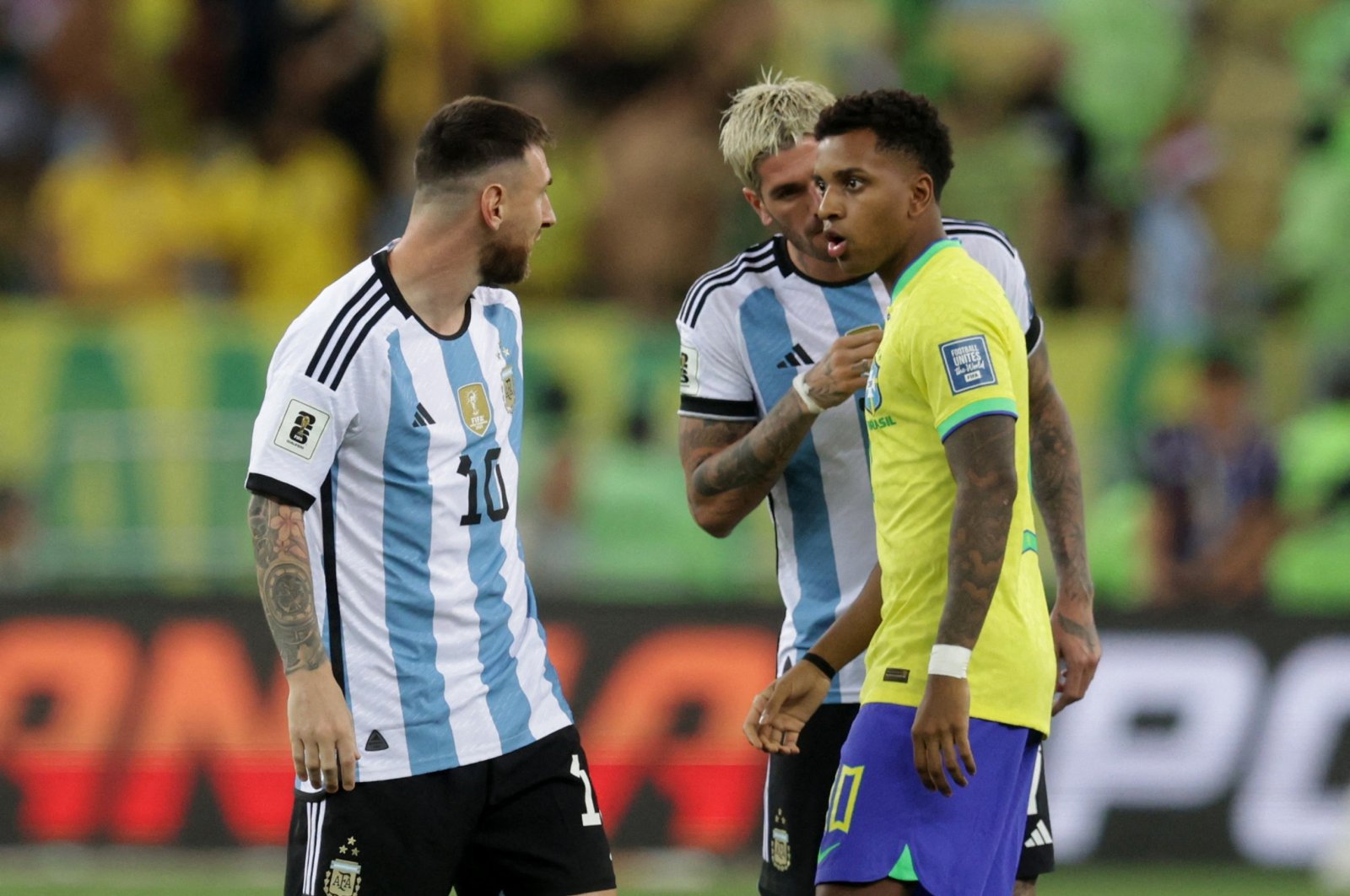 Argentina&#039;s Lionel Messi and Brazil&#039;s Rodrygo (R) clash before the delayed start of the 2026 World Cup qualifiers match, Estadio Maracana, Rio de Janeiro, Brazil, Nov. 21, 2023. (Reuters Photo)