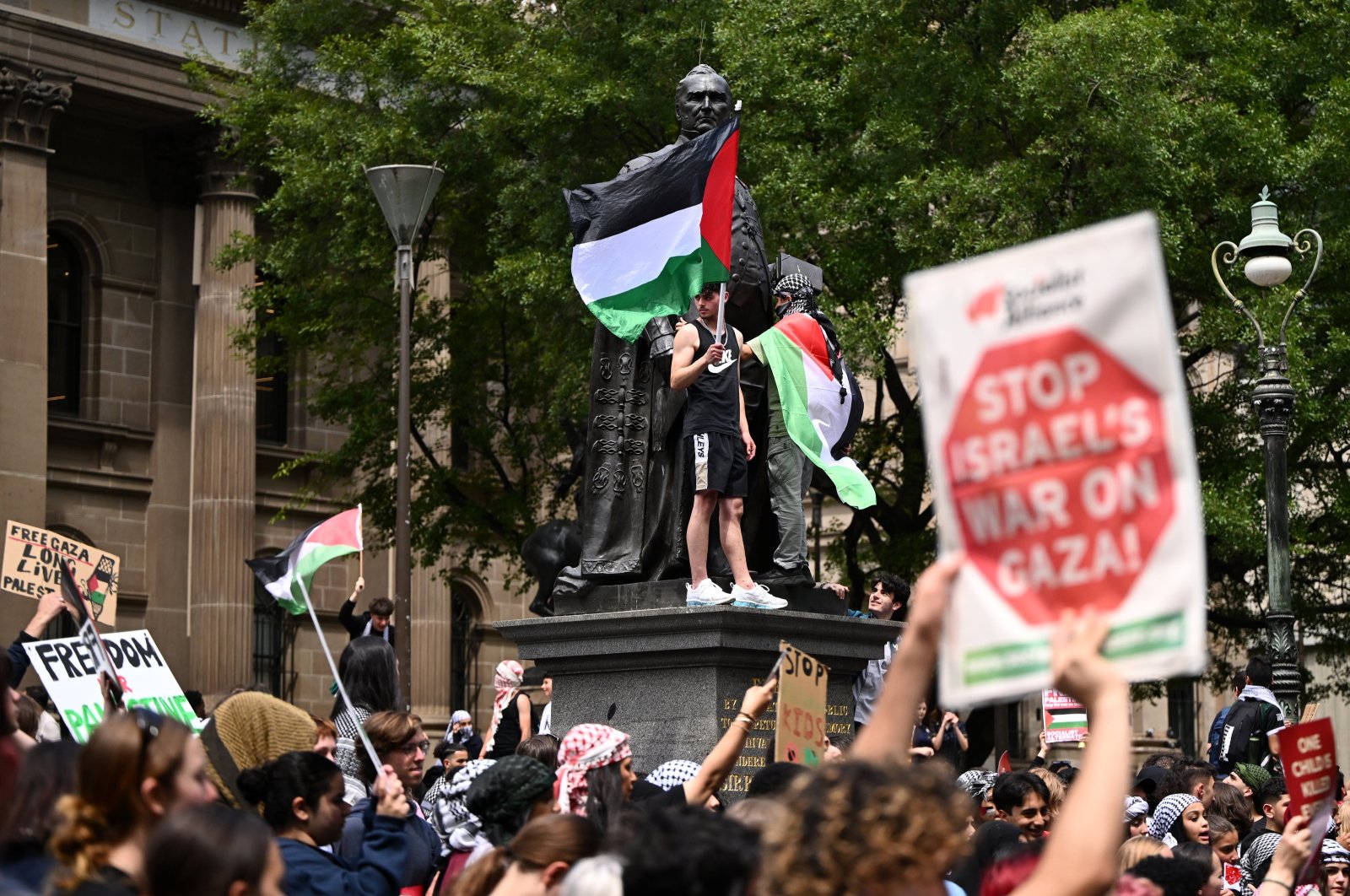 People participate in a Pro-Palestine demonstration, Melbourne, Australia, Nov. 23, 2023. (EPA Photo)