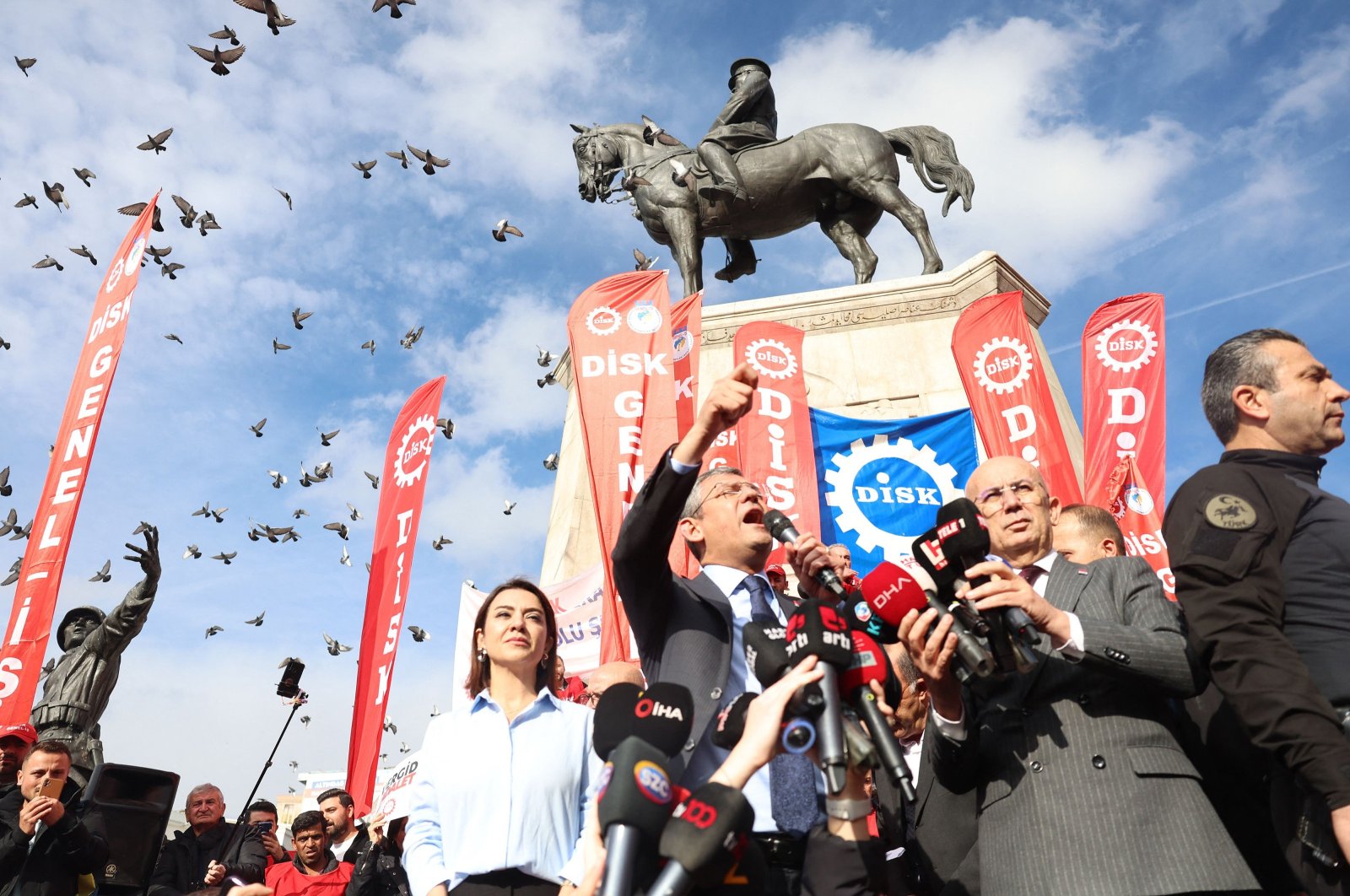 Main opposition Republican People&#039;s Party (CHP) Chairperson Özgür Özel (C) delivers a speech during a rally in the capital Ankara, Türkiye, Nov. 17, 2023. (AFP Photo)