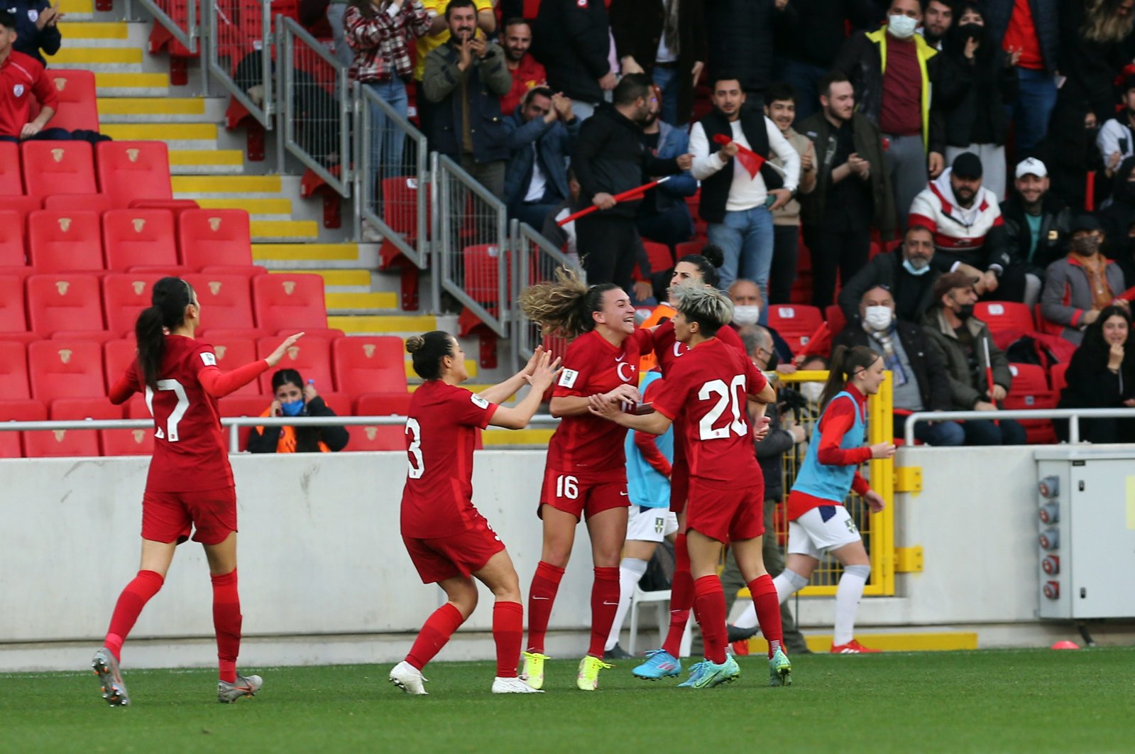Türkiye kadın milli futbol takımı Avrupa Uluslar Ligi B’ye yükseldi.