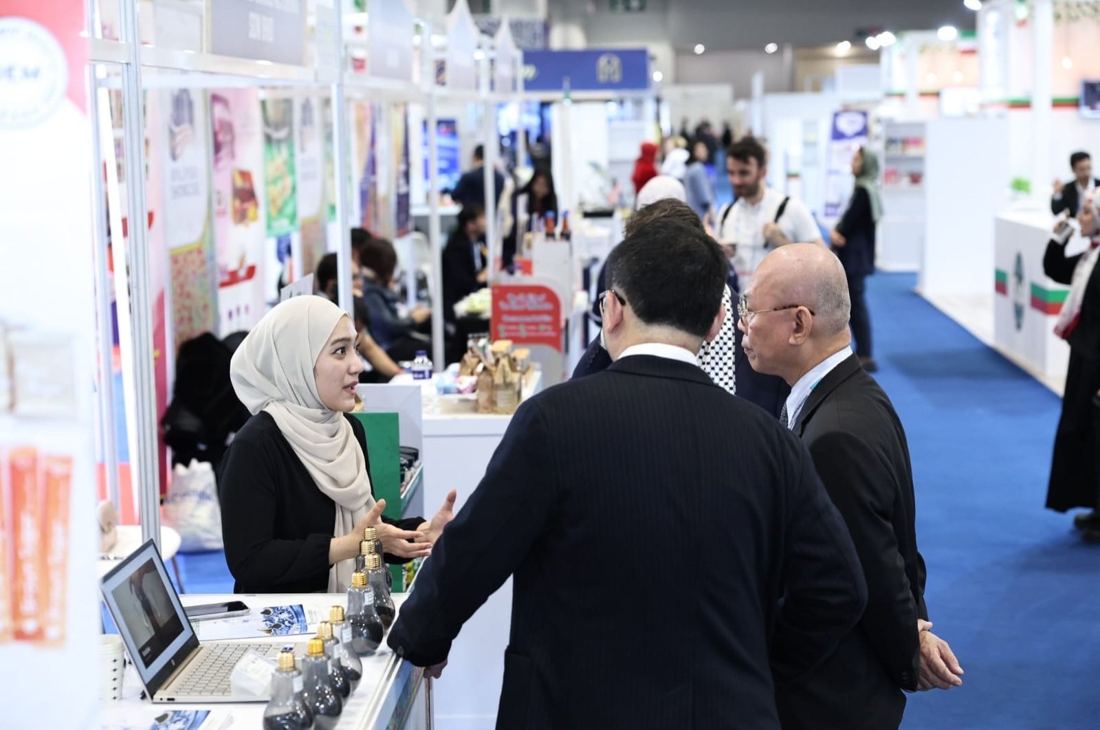 Women entrepreneurs converge at World Halal Summit in Istanbul - Vimarsana News