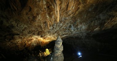 The inner section of the Oylat Cave showcases its meticulously preserved stalactites and stalagmites, Bursa, northwestern Türkiye, Nov. 27, 2023. (AA Photo)