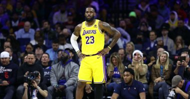 LA Lakers&#039; LeBron James looks on during the third quarter against the Philadelphia 76ers at the Wells Fargo Center, Philadelphia, U.S., Nov. 27, 2023. (AFP Photo)