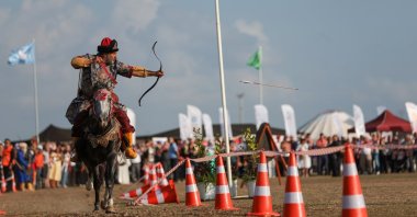 A mounted archer in action during the 2nd International Antalya Yoruk Turkmen Festival, Antalya, Türkiye, Nov. 3, 2023. (AA Photo)