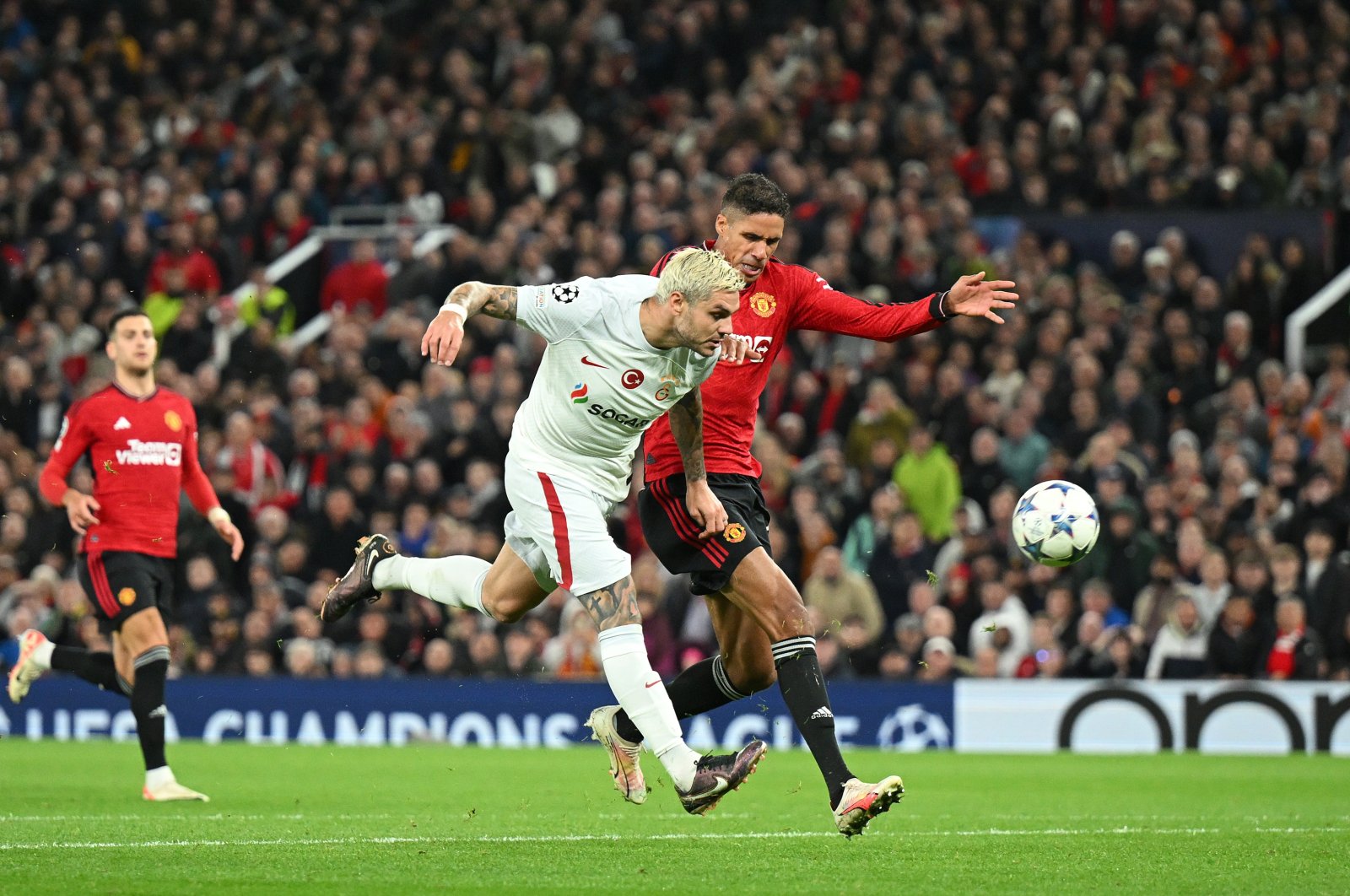 Galatasaray&#039;s Mauro Icardi scores the team&#039;s third goal during the UEFA Champions League match against Manchester United at Old Trafford, Manchester, U.K., Oct. 03, 2023. (Getty Images Photo)