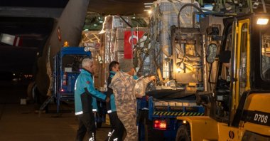 Turkish authorities load a military plane that will deliver humanitarian aid for Gaza through Egypt in central Kayseri province, Türkiye, Nov. 29, 2023. (AA Photo)