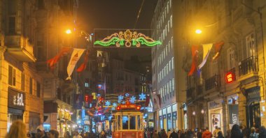 Illuminated tramway on a rainy Istiklal Avenue, Istanbul, Türkiye, Oct. 2, 2014. (Getty Images Photo)