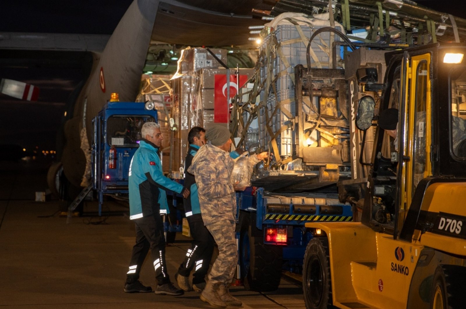 Turkish authorities load a military plane that will deliver humanitarian aid for Gaza through Egypt in central Kayseri province, Türkiye, Nov. 29, 2023. (AA Photo)