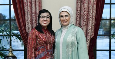 First lady Emine Erdoğan (R) poses with Le Thi Bich Tran, the wife of Vietnam's Prime Minister Pham Minh Chinh, as they meet in Ankara, Türkiye, Nov. 29, 2023. (AA Photo)