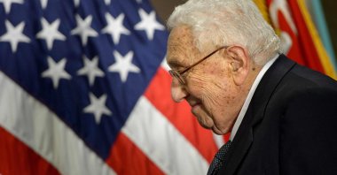 Former U.S. Secretary of State Henry Kissinger smiles after receiving an at the Pentagon honoring his diplomatic career, in Washington, D.C., U.S., May 9, 2016. (AFP Photo)