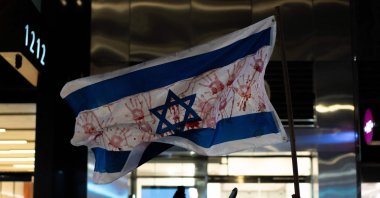 Pro-Palestine supporters gather for a rally at the News Corp. building near the Rockefeller tree lighting, New York City, U.S., Nov. 29, 2023. (AFP Photo)