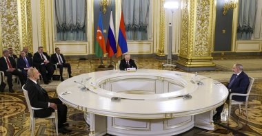 Russian President Vladimir Putin (C), Azerbaijani President Ilham Aliyev (L) and Armenian Prime Minister Nikol Pashinyan attend a trilateral meeting, Moscow, Russia, May 25, 2023. (AP Photo)