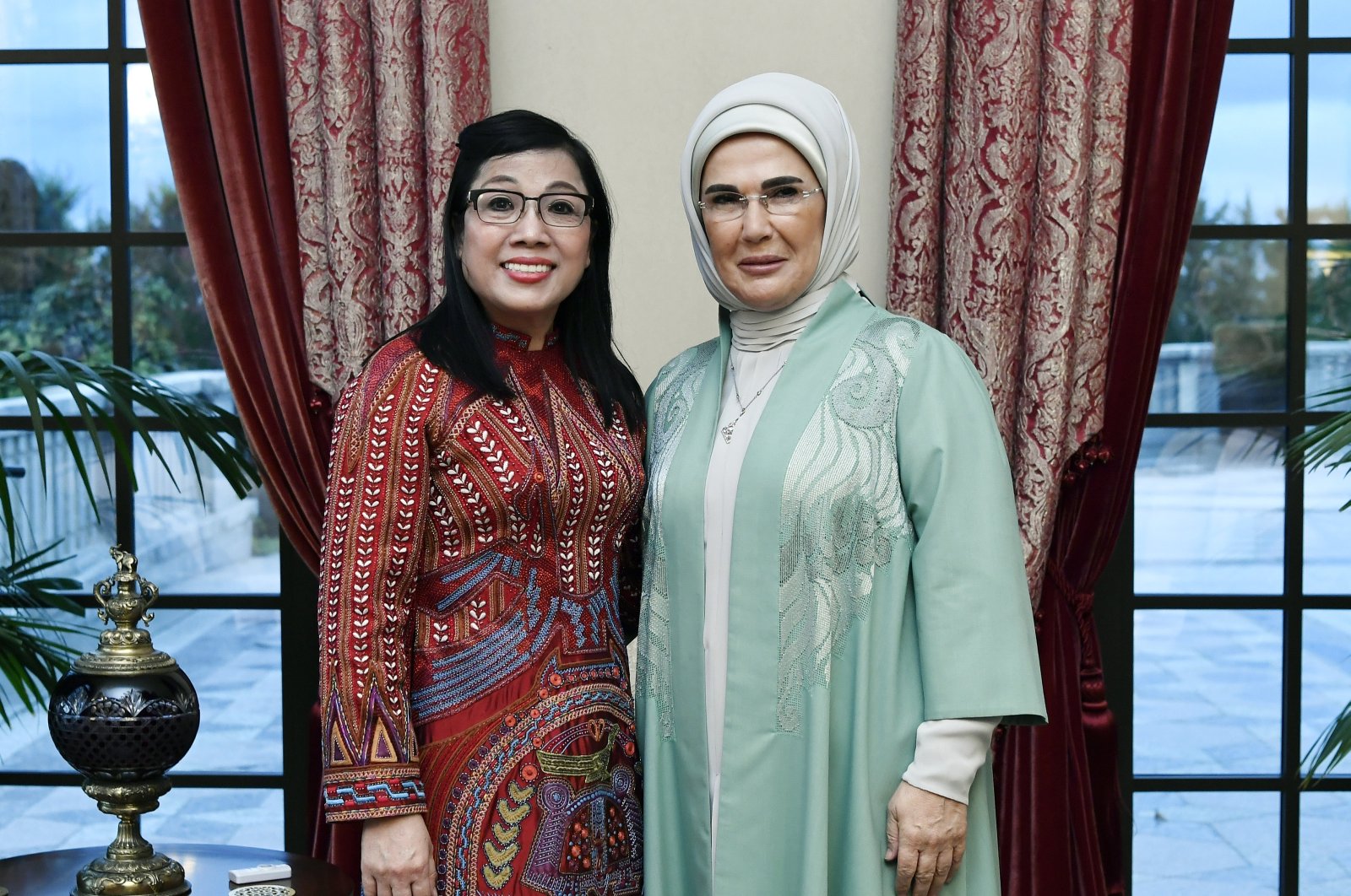 First lady Emine Erdoğan (R) poses with Le Thi Bich Tran, the wife of Vietnam&#039;s Prime Minister Pham Minh Chinh, as they meet in Ankara, Türkiye, Nov. 29, 2023. (AA Photo)