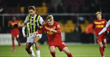 Fenerbahçe&#039;s Miguel Crespo (L) and Nordsjalland&#039;s Conrad Harder compete for the ball during the UEFA Europa Conference League match at Right to Dream Park, Farum, Denmark, Nov. 30, 2023. (Getty Images Photo)