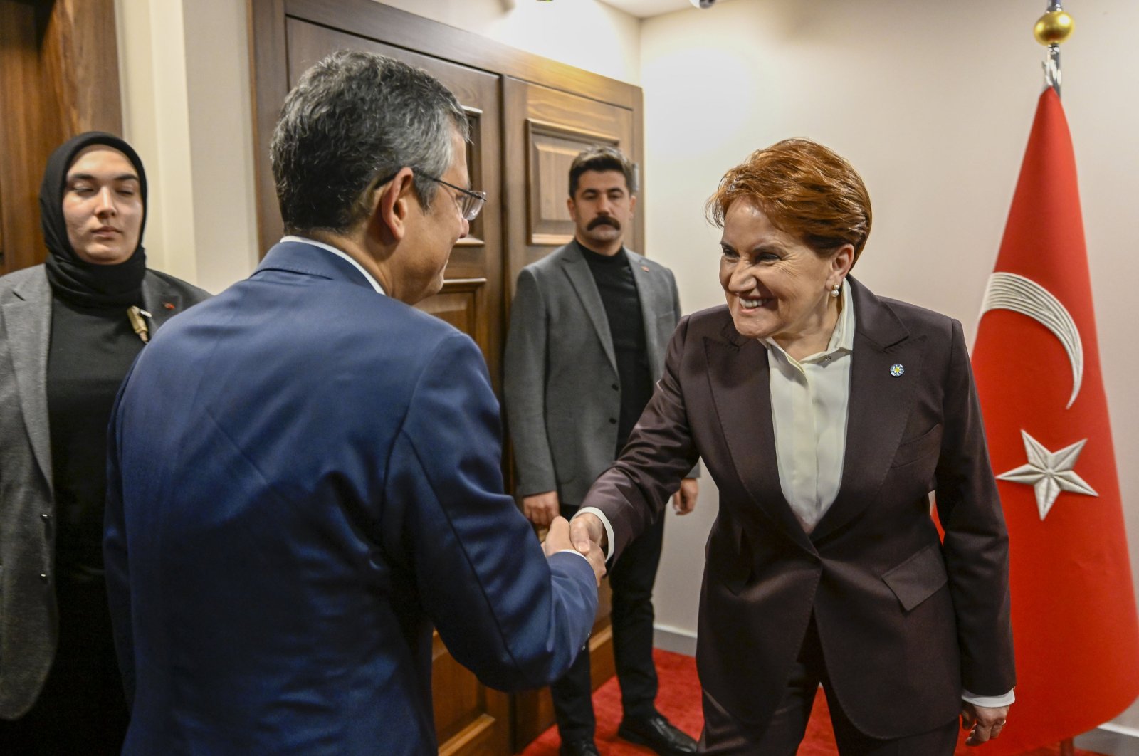 IP partisinin lideri Türkiye’deki kamuoyu yoklamalarında koalisyondan çekilerek geri dönüyor