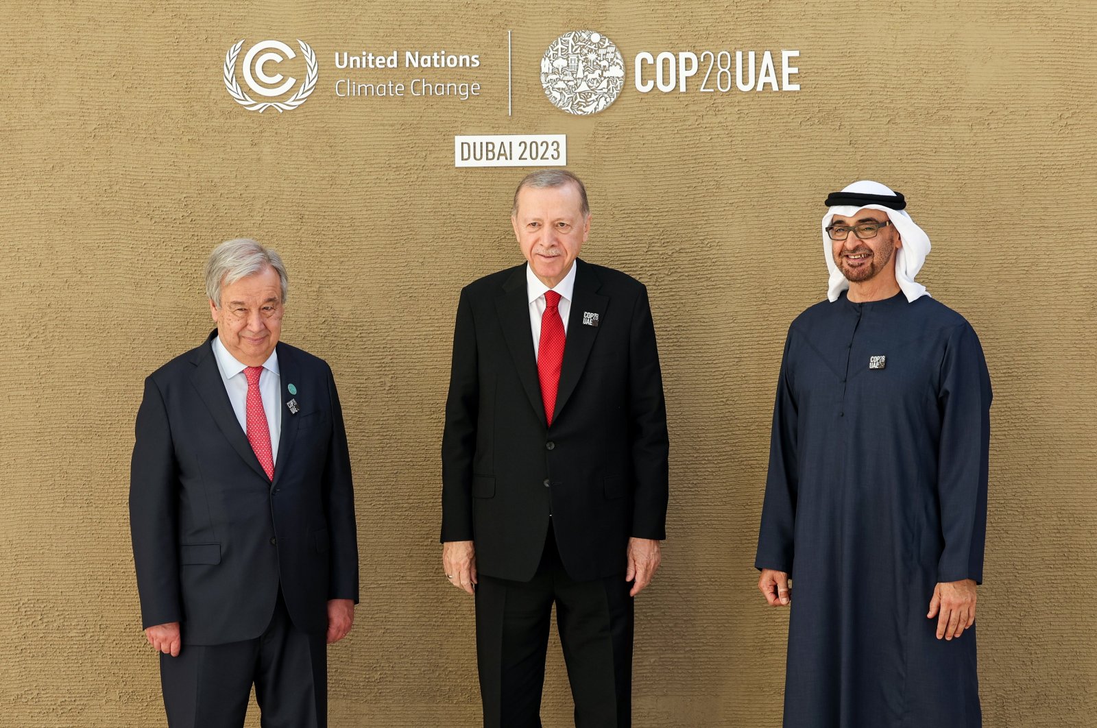 U.N. chief Antonio Guterres (L), President Recep Tayyip Erdoğan (C) and UAE leader Sheikh Mohammed bin Zayed Al Nahyan pose before the start of the summit, Dubai, UAE, Dec. 1, 2023. (EPA Photo)