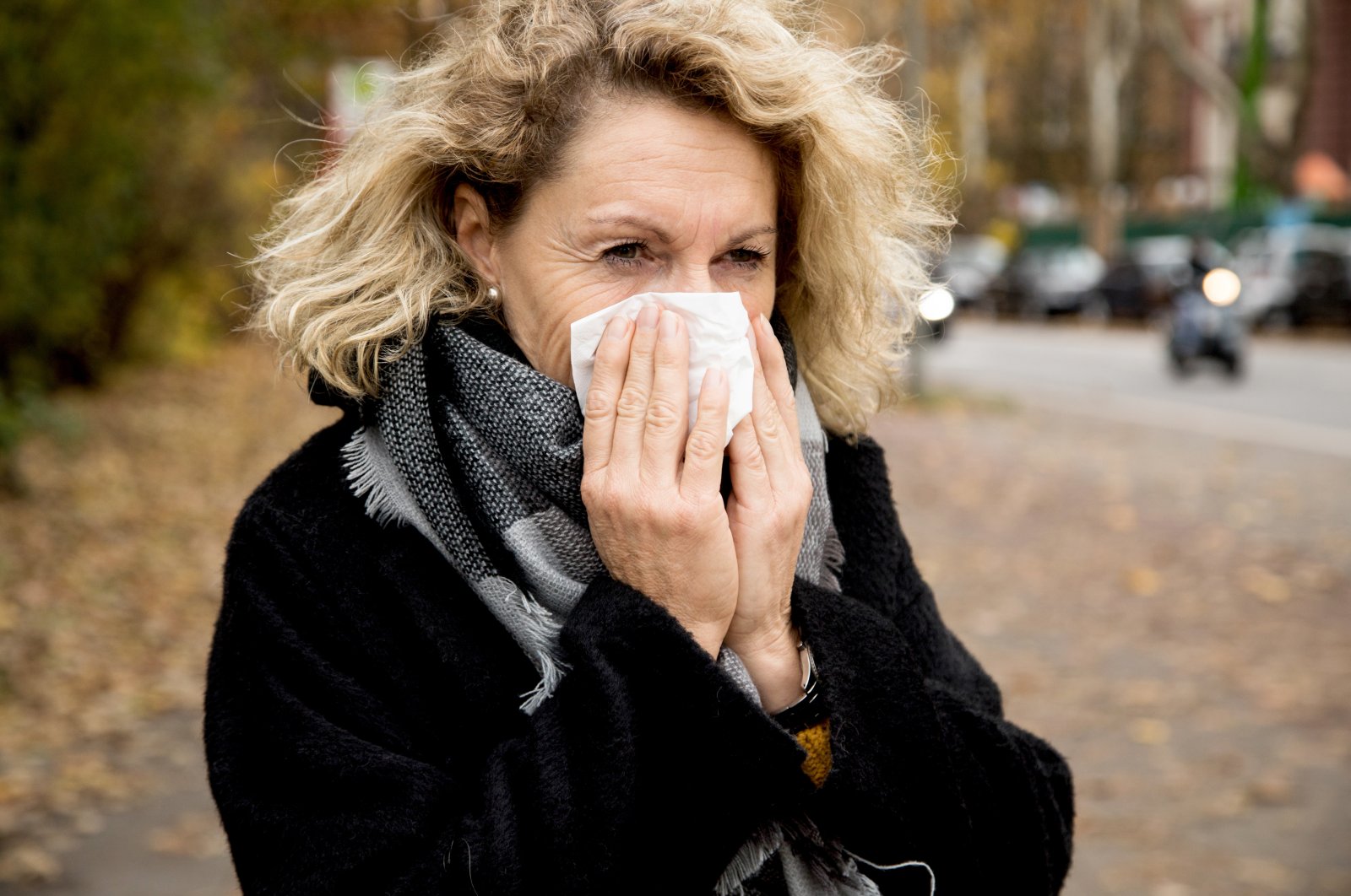 When someone sneezes or coughs, that spreads pathogens via saliva and nasal secretions, says Germany’s Federal Centre for Health Education (BZgA), Nov. 13, 2018. (dpa Photo)