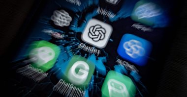 This illustration picture shows icons of Google&#039;s AI (Artificial Intelligence) app BardAI (or ChatBot) (C-L), OpenAI&#039;s app ChatGPT (C-R) and other AI apps on a smartphone screen in Oslo, Norway, July 12, 2023. (AFP Photo)