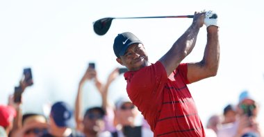 Tiger Woods plays his shot from the 15th tee during the final round of the Hero World Challenge, Albany Golf Course, Nassau, Bahamas, Dec. 3, 2023. (AFP Photo)