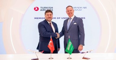 THY Deputy General Manager Levent Konukcu (L) shakes hands with Riyadh Air CEO Tony Douglas, Riyadh, Saudi Arabia, Dec. 4, 2023. (AA Photo)